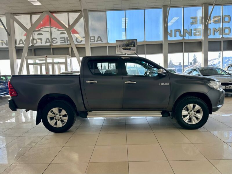 Toyota Hilux - фото 2