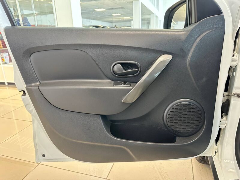 Renault Logan Stepway - фото 10