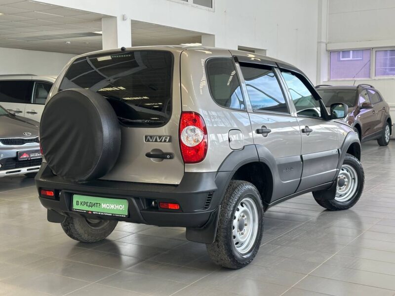 Chevrolet Niva - фото 2