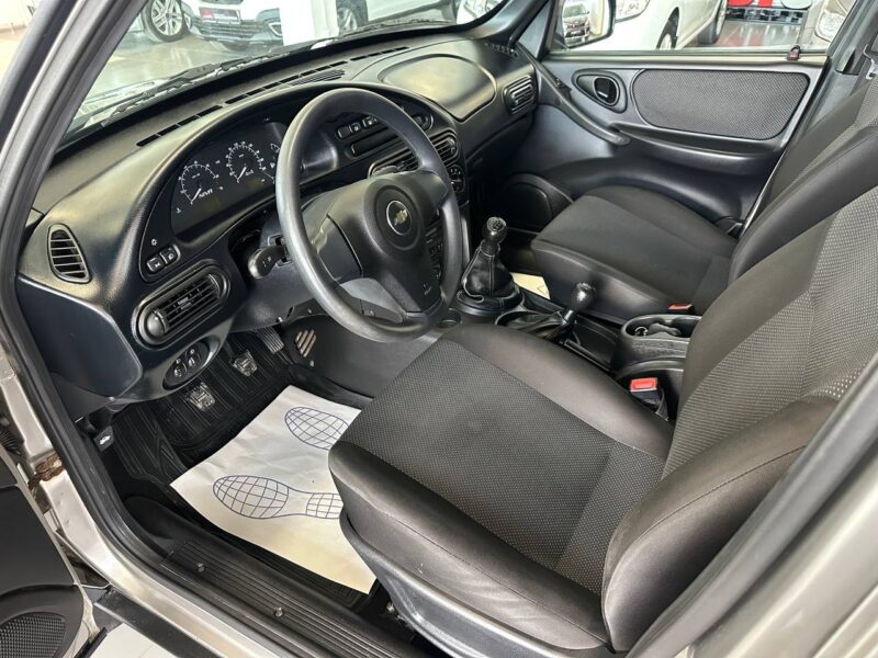 Chevrolet Niva - фото 8