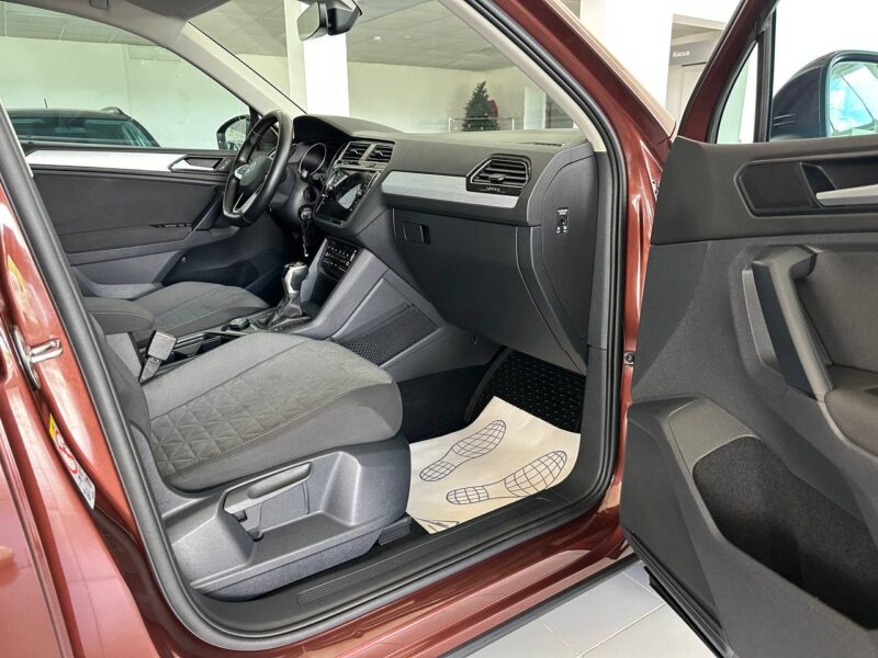 Volkswagen Tiguan - фото 21