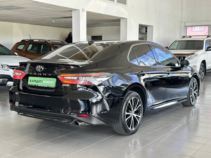Toyota Camry - фото 4