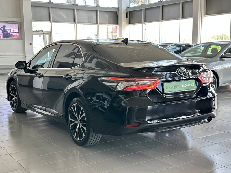 Toyota Camry - фото 2