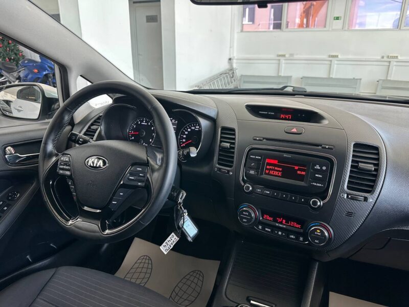 Kia Cerato - фото 7