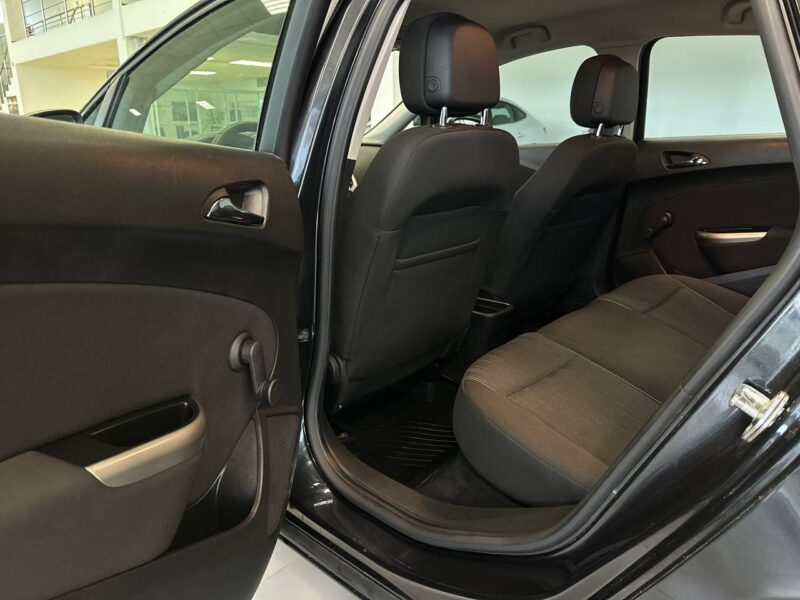 Opel Astra - фото 17