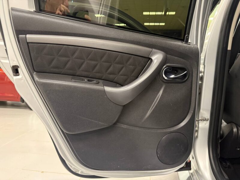 Renault Duster - фото 15