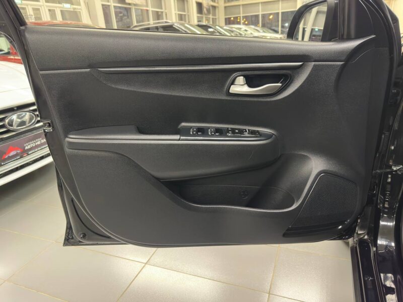 Kia Rio X - фото 9