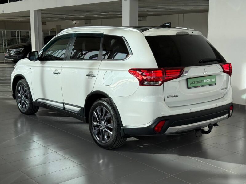 Mitsubishi Outlander - фото 2