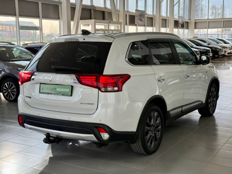 Mitsubishi Outlander - фото 4