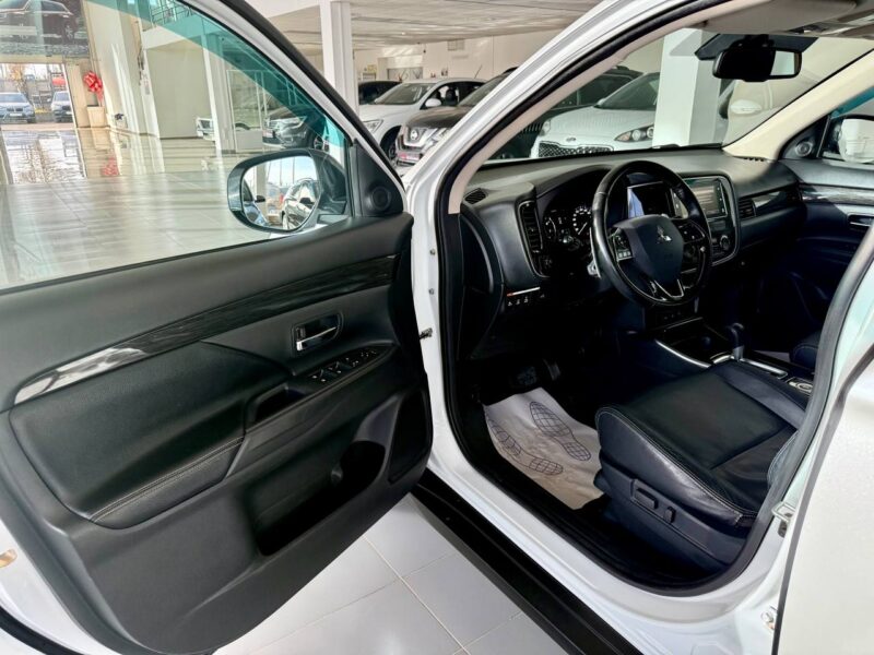 Mitsubishi Outlander - фото 6