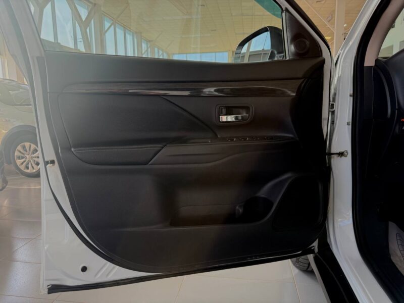 Mitsubishi Outlander - фото 7