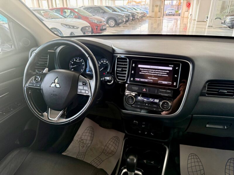 Mitsubishi Outlander - фото 12