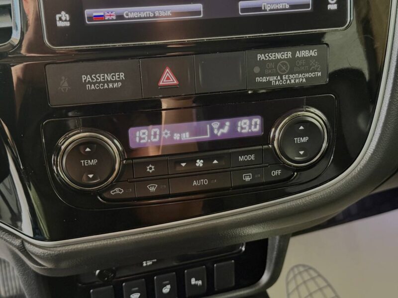 Mitsubishi Outlander - фото 16