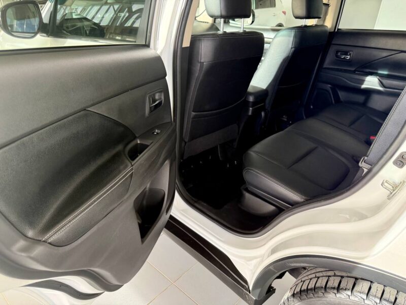 Mitsubishi Outlander - фото 19
