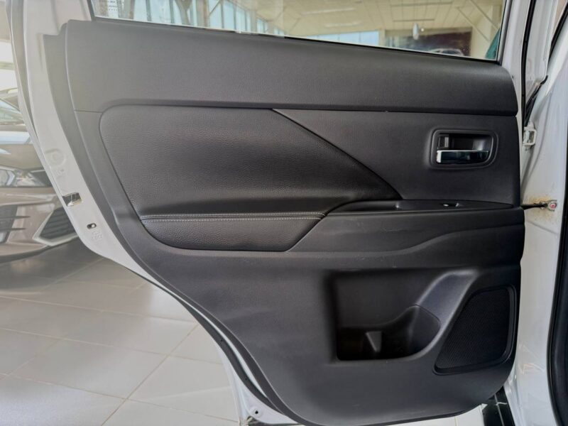 Mitsubishi Outlander - фото 20