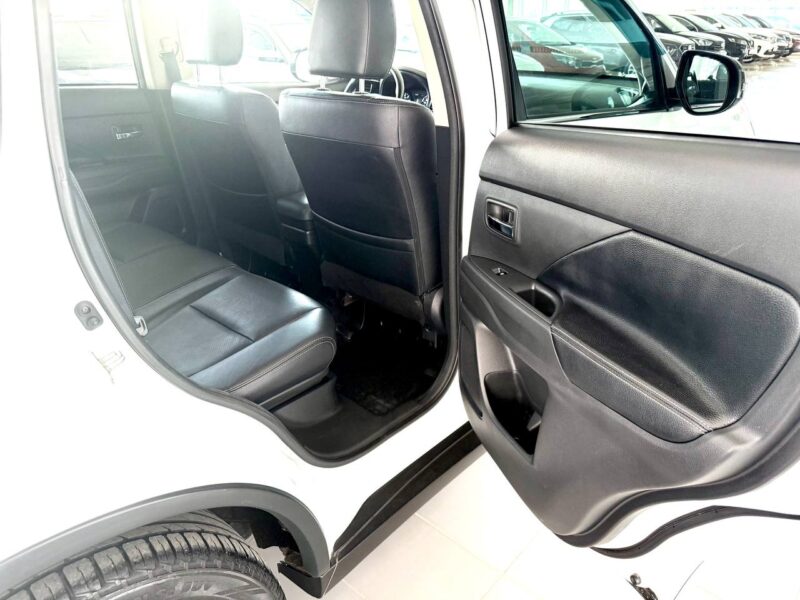 Mitsubishi Outlander - фото 23