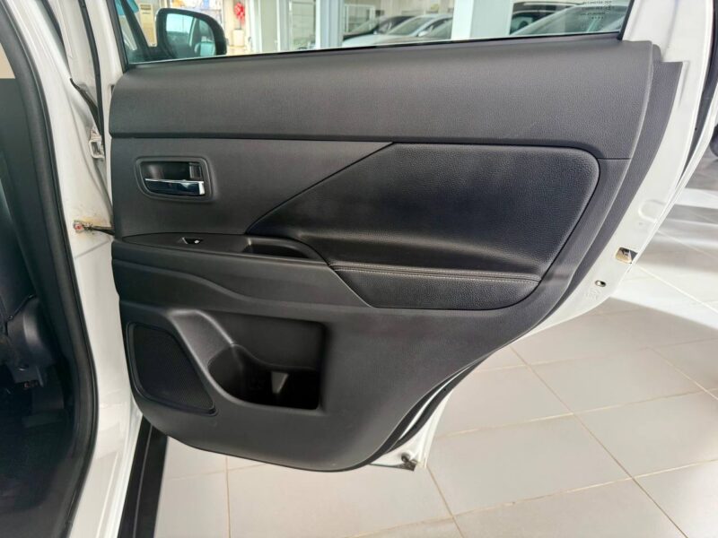 Mitsubishi Outlander - фото 24