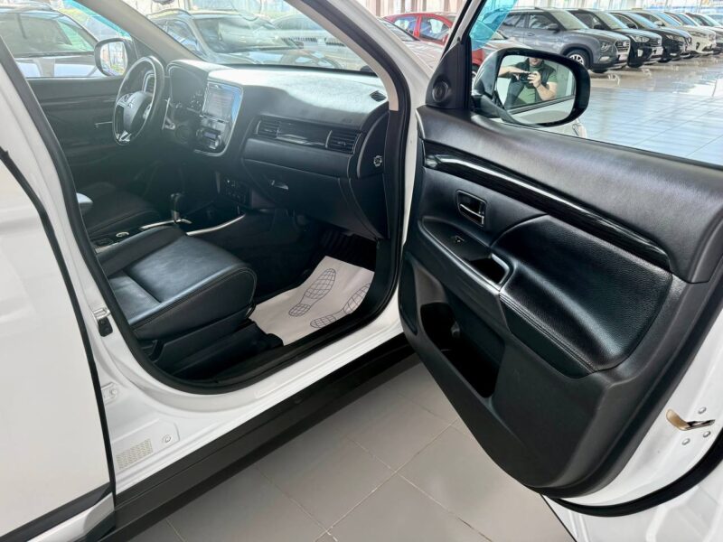 Mitsubishi Outlander - фото 26