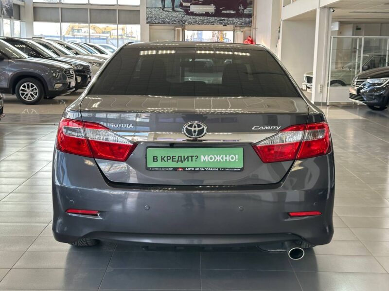 Toyota Camry - фото 3